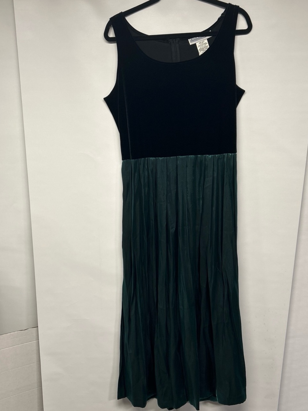 Jessica Howard Black Velvet Top with Dark Green Pleated Maxi Dress